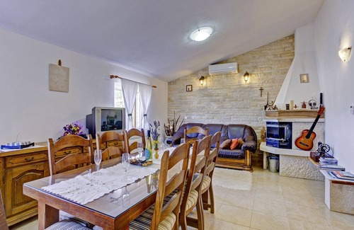 Benkovac Villa | Holiday house Maslina * 2000 m2 garden, private pool, free WiFi