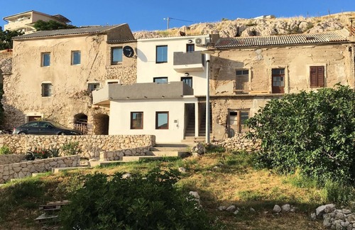 Metajna House | Holiday house Metajna for 1 - 8 persons with 4 bedrooms - Row house