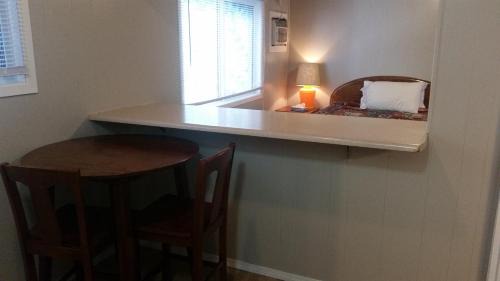 Okanagan-Similkameen Hotel | Holiday House Motel