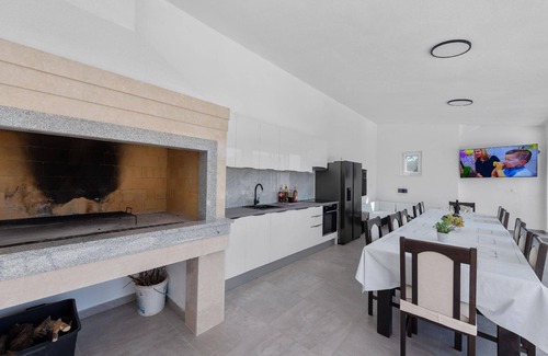 Neoric House | Holiday house Neoric for 1 - 12 persons with 5 bedrooms - Holiday house