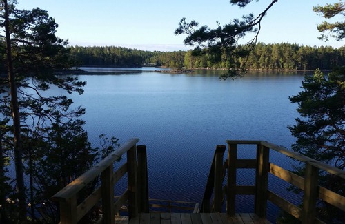 Hultsfred House | Holiday house NERBJÄRKEN, quiet location, 150m from the lake, bathing jetty, boat, hot tub.