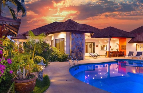 Nong Prue House | Holiday house Pattaya for 1 - 12 persons with 6 bedrooms - Holiday house