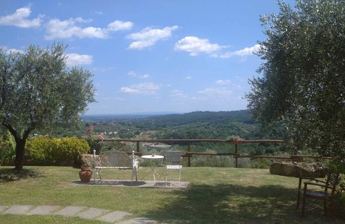 Capannori House | holiday House "Poggio della Civetta"