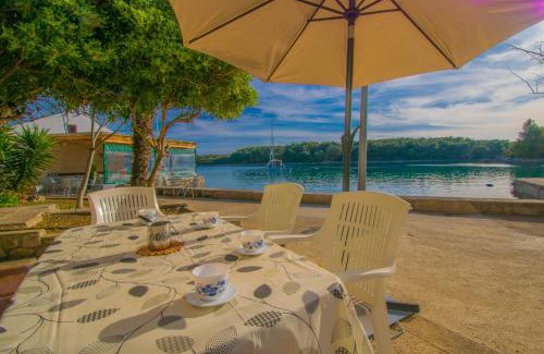 Punta Kriza Apartment | Holiday house Punta Blue & Orange 5m from the sea, island Cres