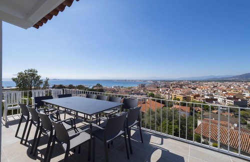 Roses Town Center House | Holiday house Roses for 1 - 11 persons with 4 bedrooms - Holiday home