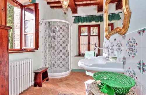 Serrapetrona House | Holiday house Serrapetrona for 1 - 12 persons with 6 bedrooms - Holiday home