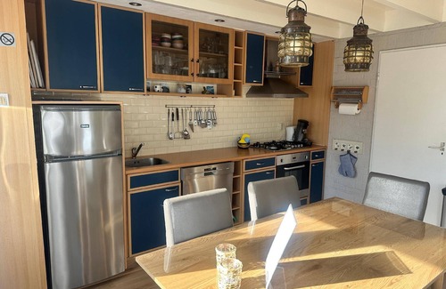 Stavenisse House | Holiday house Stavenisse for 1 - 5 persons with 2 bedrooms - Row house