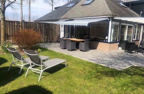 Stavenisse House | Holiday house Stavenisse for 1 - 5 persons with 2 bedrooms - Row house