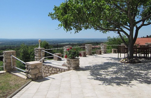 Sumeg House | Holiday house Sümeg for 1 - 6 persons with 3 bedrooms - Holiday house