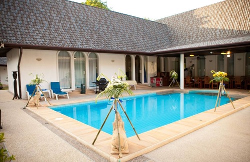 Chalong House | Holiday house Tambon Rawai for 6 - 19 persons with 8 bedrooms - Holiday house