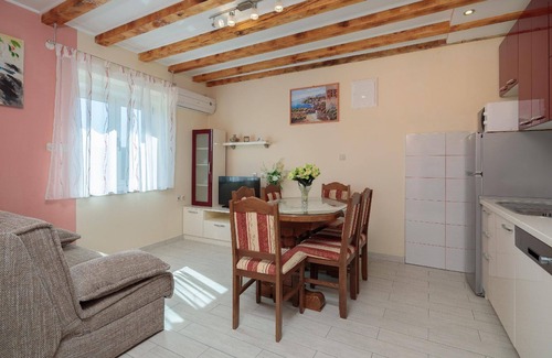 Ljubitovica House | Holiday house Trogir for 1 - 6 persons with 2 bedrooms - Holiday house