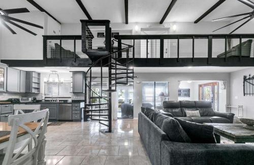 Crescent Beach House | Holiday House