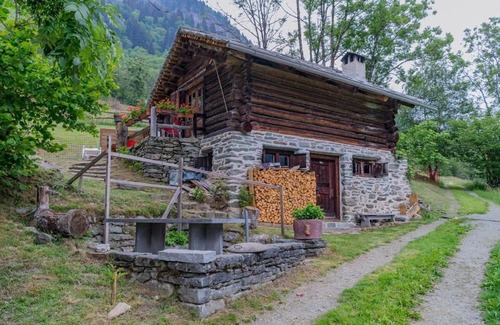 Bregaglia House | Holiday house Vicosoprano for 1 - 5 persons with 2 bedrooms - Hut