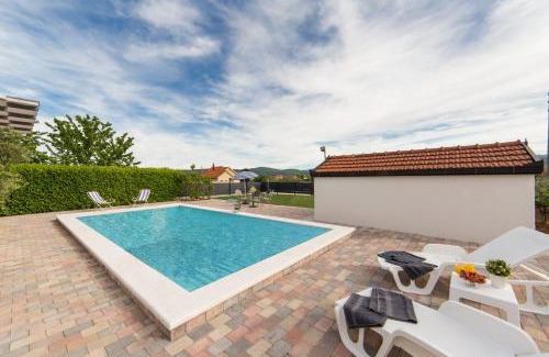 Trn Villa | Holiday House Villa Maca