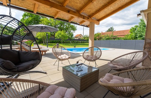 Siroki Brijeg House | Holiday house with heated pool