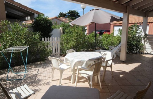 Portiragnes-Plage House | Holiday house with AIRCO + 2 bedrooms in a secured residence LE CLOS DE SOCORRO with communal.