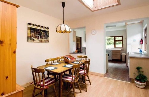 Ballinderry House | Holiday House with large garden and fantastic lakeview - 'Shannonview '
