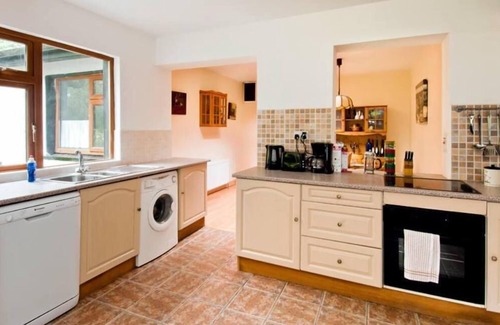 Ballinderry House | Holiday House with large garden and fantastic lakeview - 'Shannonview '