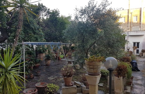 Centro Storico Apartment | HOLIDAY HOUSE WITH LARGE GARDEN CENTRAL SWEATER AREA (LE)