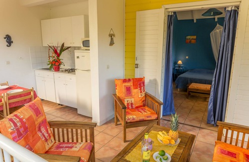 Bouillante Cottage | Holiday house with pool in a tropical garden, close to the beach