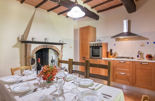 Scalvaia Villa | Holiday house with private garden and pool in a typical Tuscan hamlet.