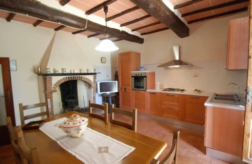Scalvaia Villa | Holiday house with private garden and pool in a typical Tuscan hamlet.