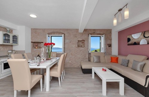 Blato House | Holiday house Živogošće for 1 - 6 persons with 3 bedrooms - Twin house