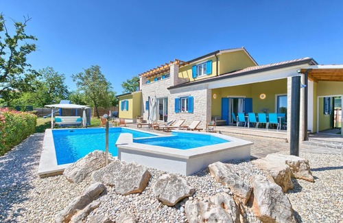 Muzini House | Holiday house Zminj for 1 - 12 persons with 5 bedrooms - Holiday home
