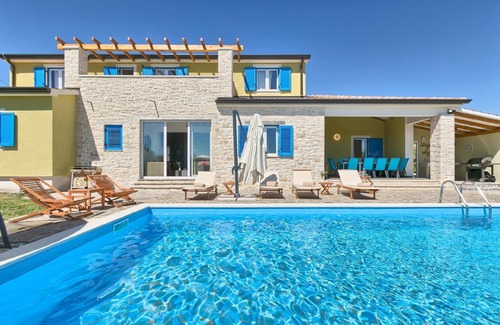 Muzini House | Holiday house Zminj for 1 - 12 persons with 5 bedrooms - Holiday home