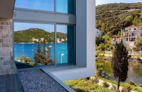 Cove Tri Zala (Zrnovo) House | Holiday house Zrnovo for 2 - 8 persons with 4 bedrooms - Holiday home