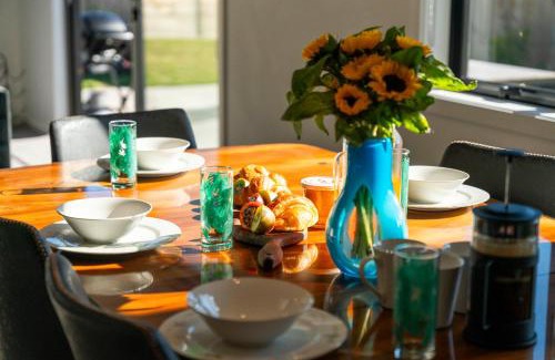 Wharewaka House | Holiday Hub - Taupo
