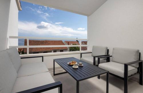 Bol Apartment | Holiday in Bol * yellow