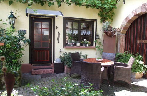 Edesheim Apartment | Holiday in the former press house