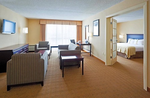 South Plainfield Hotel | Holiday Inn South Plainfield-Piscataway, an IHG Hotel