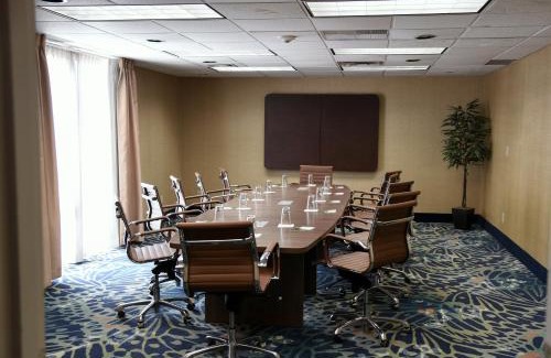 Fairlawn Hotel | Holiday Inn Akron-West by IHG