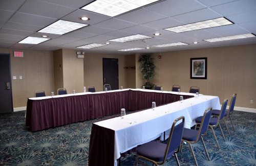 Fairlawn Hotel | Holiday Inn Akron-West by IHG