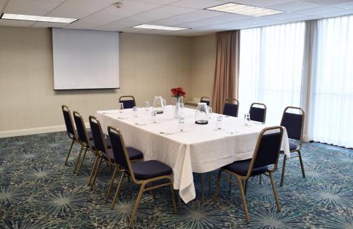 Fairlawn Hotel | Holiday Inn Akron-West by IHG