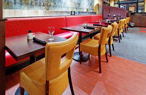 North Arlington Hotel | Holiday Inn Arlington Northeast by IHG