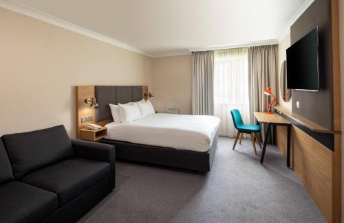 Aylesbury Hotel | Holiday Inn Aylesbury by IHG