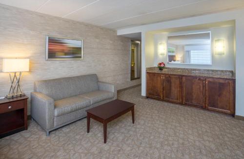 Linthicum Heights Hotel | Holiday Inn Baltimore BWI Airport by IHG