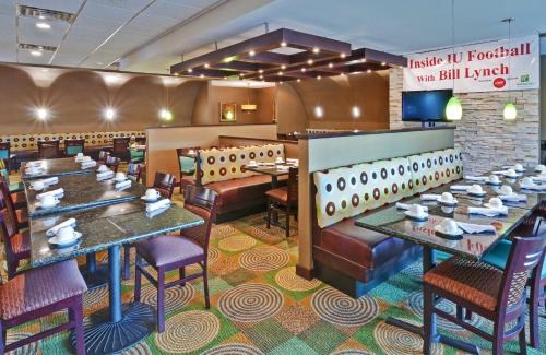 Bloomington Hotel | Holiday Inn Bloomington-University Area by IHG