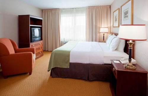 Budd Lake Hotel | Holiday Inn Budd Lake - Rockaway Area by IHG