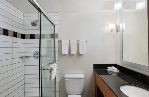 Calgary Hotel | Holiday Inn Calgary-Airport by IHG
