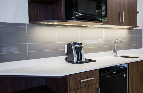 Southeast Calgary Hotel | Holiday Inn Calgary South Conference Center by IHG