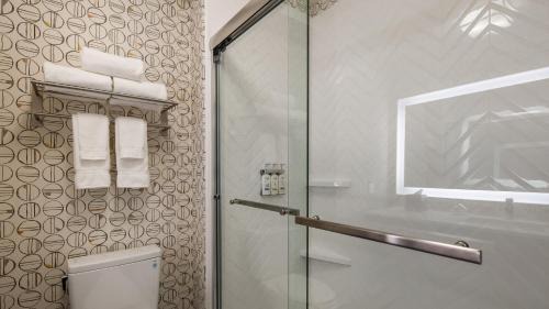 Clarksville Hotel | Holiday Inn - Clarksville Northeast by IHG
