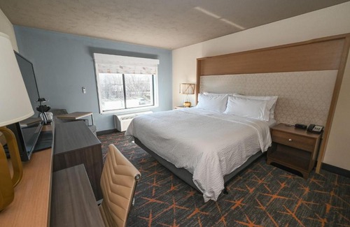 Mayfield Hotel | Holiday Inn Cleveland-Mayfield by IHG