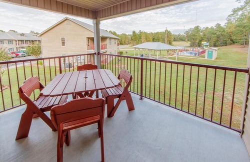 Conroe Hotel | Holiday Inn Club Vacations Piney Shores Resort at Lake Conroe