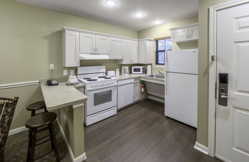 Conroe Hotel | Holiday Inn Club Vacations Piney Shores Resort at Lake Conroe by IHG