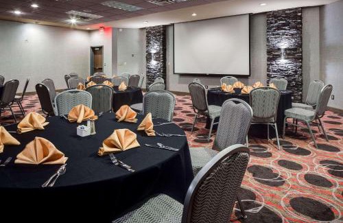 Coralville Hotel | Holiday Inn Coralville - Iowa City by IHG