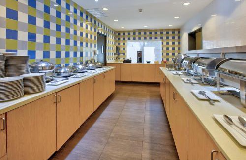 Fort Worth Hotel | Holiday Inn Dallas - Fort Worth Airport South by IHG
